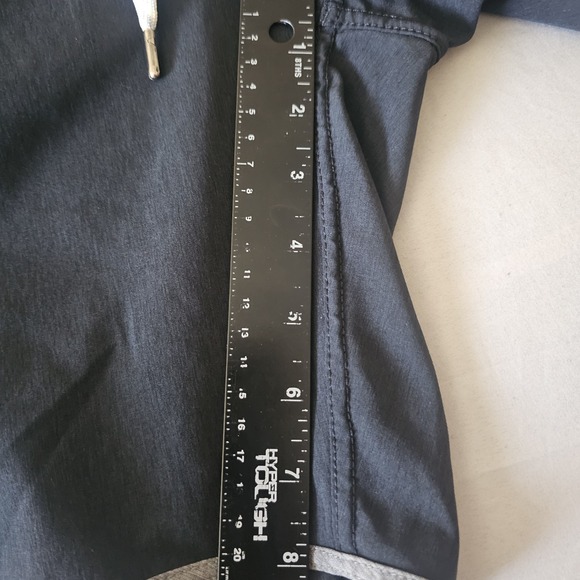 Vuori Banks Shorts Mens  L/ XL Black Gray 8" Inseam Performance Train Running - Picture 6 of 6